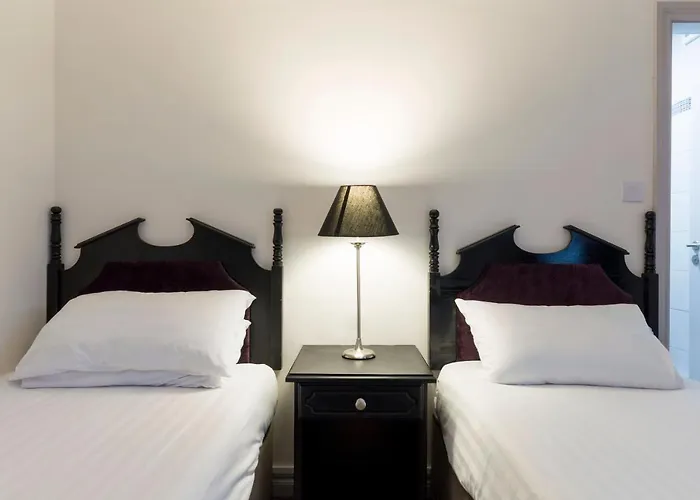 Ivy Tower Каслбар